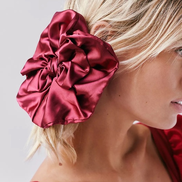 Free People Maria's Bow Scrunchie in Oxblood Red | NEW - Picture 1 of 7
